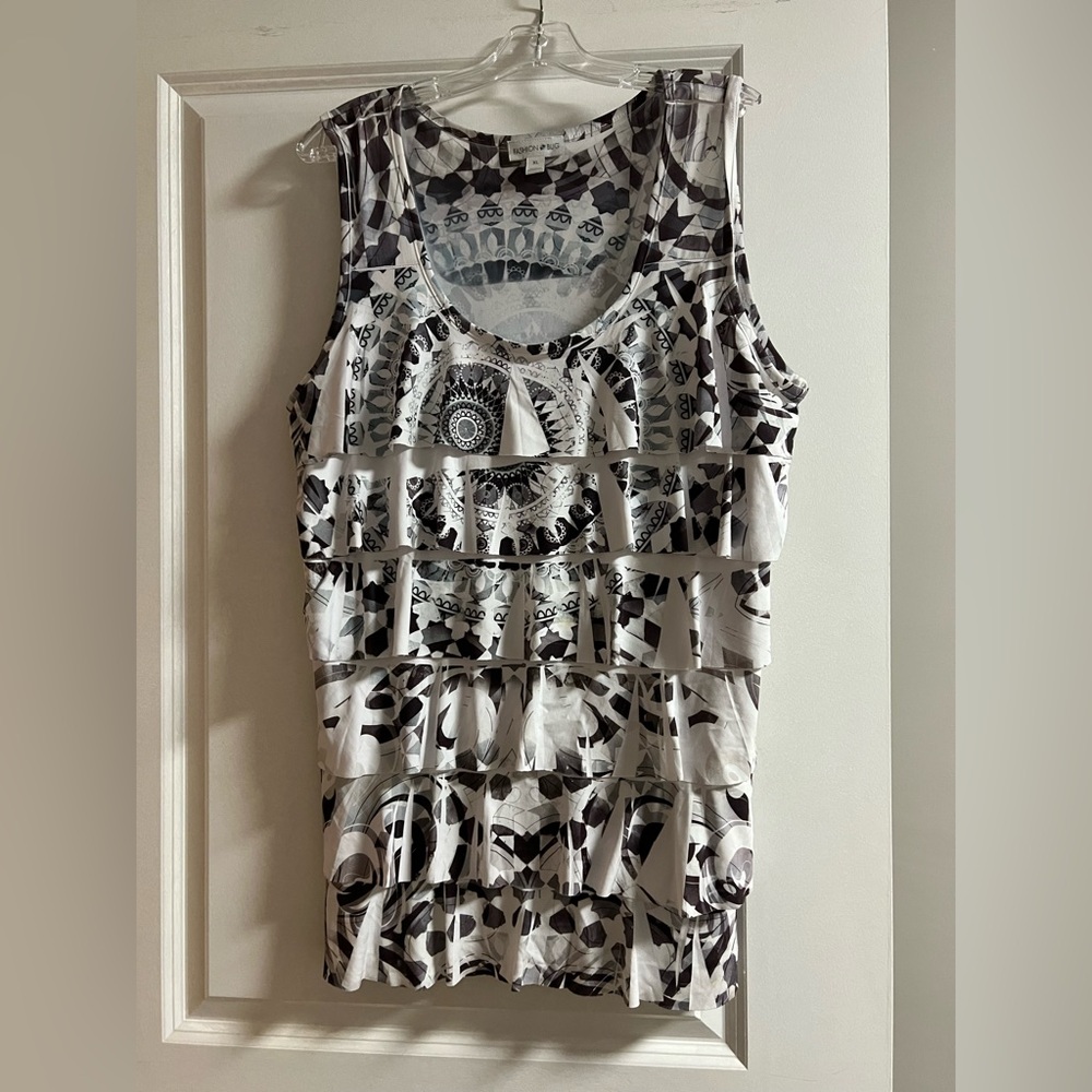 Black and White Patterned Women's Top